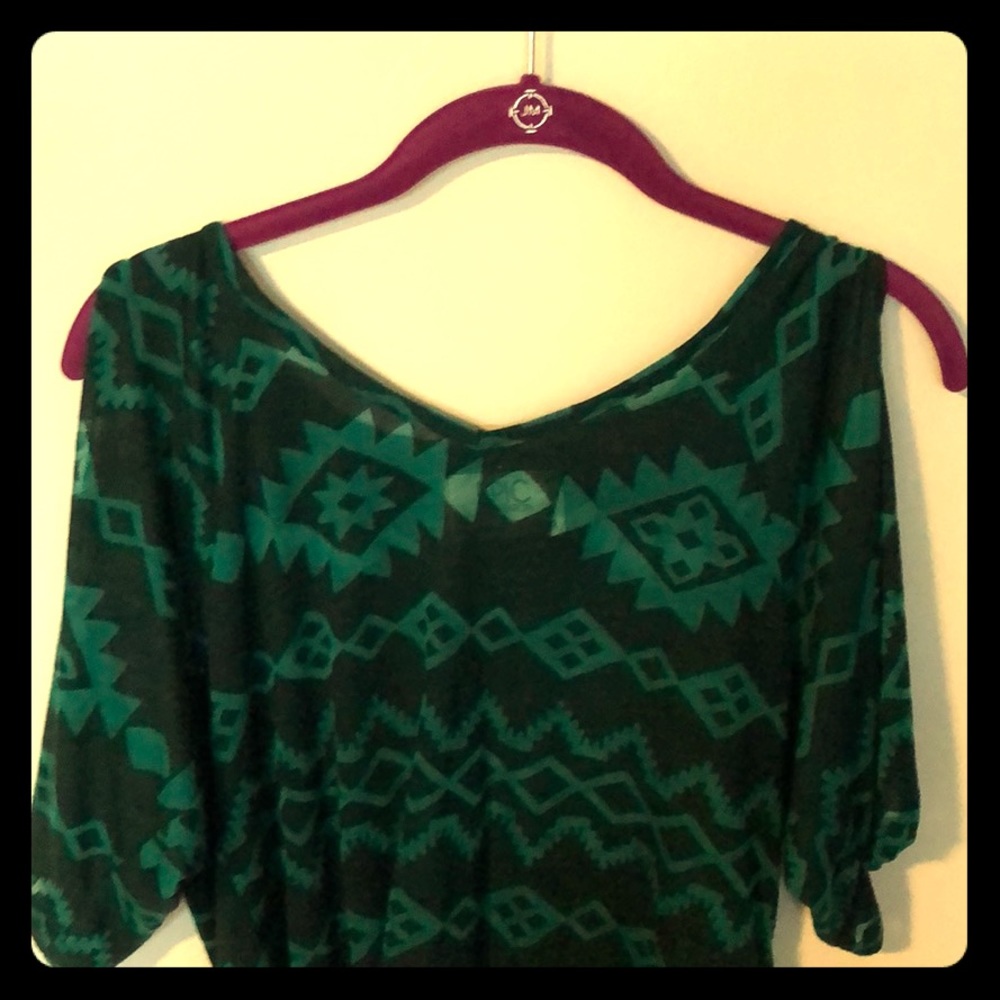 Cold shoulder tee